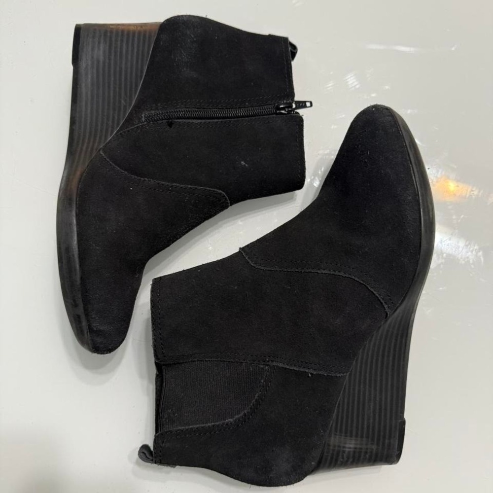Clarks Suede Wedge Ankle Boots • Black • Comfort Collection • Size‎ 8.5M